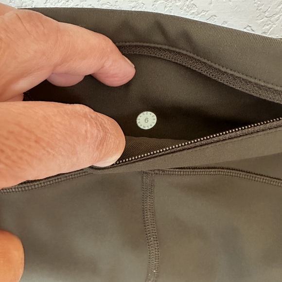 Lululemon - Picture 7 of 8